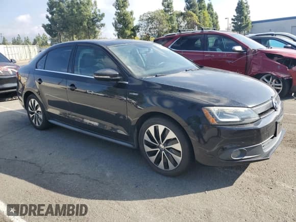 ✅ 2013 Volkswagen Jetta Hybrid • VIN: 3VW637AJ8DM229396 • Lot: 82705825. Wystawiony na Copart z przebiegiem 122 198 mil. Bezpłatny archiwum sprzedaży aukcyjnych z USA i szczegółowy raport historii pojazdu na DreamBid. Zdjęcie 4.
