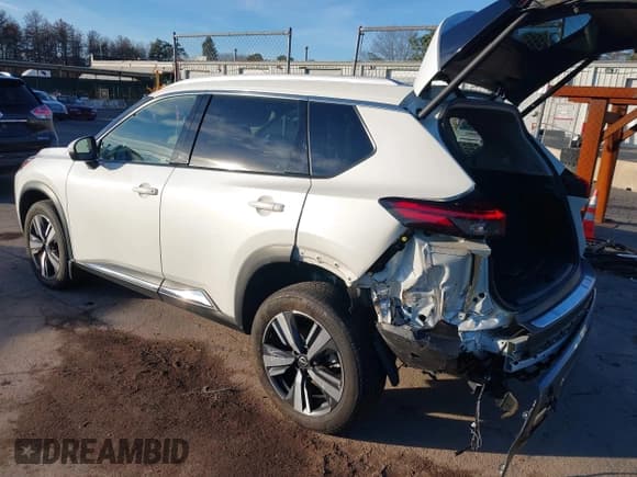 ✅ 2023 Nissan Rogue SL • VIN: 5N1BT3CB9PC881218 • Lot: 43811225. Wystawiony na IAAI z przebiegiem 10 972 mil. Bezpłatny archiwum sprzedaży aukcyjnych z USA i szczegółowy raport historii pojazdu na DreamBid. Zdjęcie 3.