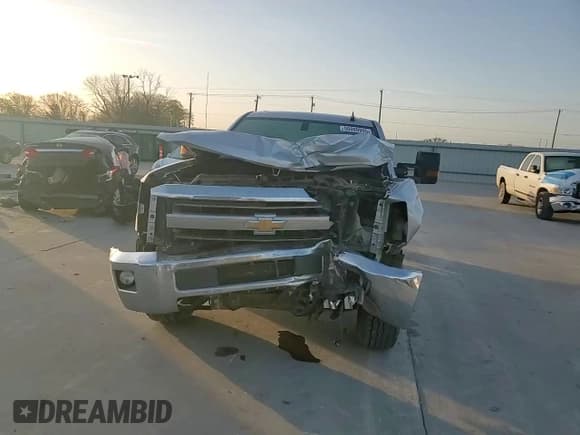 ✅ 2018 Chevrolet Silverado 2500HD LT • VIN: 1GC1KVEG5JF268722 • Lot: 50000995. Wystawiony na Copart z przebiegiem 230 363 mil. Bezpłatny archiwum sprzedaży aukcyjnych z USA i szczegółowy raport historii pojazdu na DreamBid. Zdjęcie 11.