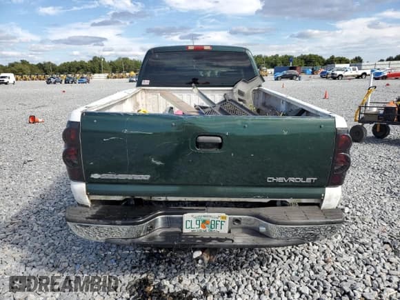 ✅ 2003 Chevrolet Silverado 2500HD LS • VIN: 1GCHK29U03E274062 • Lot: 82757165. Wystawiony na Copart z przebiegiem 329 319 mil. Bezpłatny archiwum sprzedaży aukcyjnych z USA i szczegółowy raport historii pojazdu na DreamBid. Zdjęcie 6.