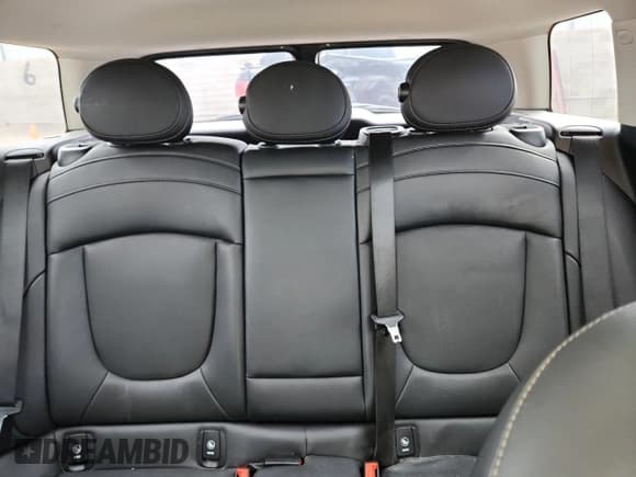 ✅ 2019 MINI Clubman Cooper • VIN: WMWLU1C55K2F29580 • Lot: 82334415. Listed on Copart with 93,517 mi. Free auction sales archive from the USA and detailed vehicle history report at DreamBid. Image 10.