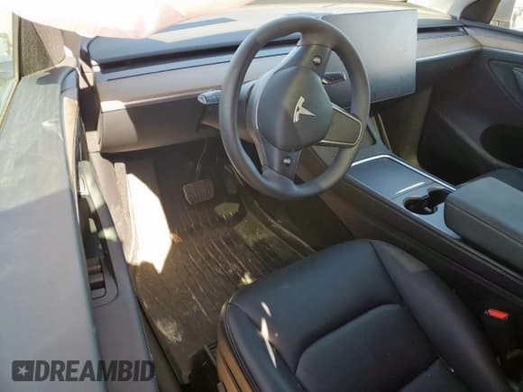 ✅ 2024 Tesla Model Y Long Range • VIN: 7SAYGDEE5RA330211 • Лот: 90685605. Опубликован ранее на Copart с пробегом Не указан. Бесплатный доступ к архиву аукционных продаж из США и подробный отчёт об истории автомобиля на DreamBid. Изображение 8.