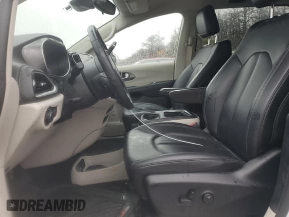 ✅ 2023 Chrysler Pacifica Hybrid Touring L • VIN: 2C4RC1L76PR523309 • Лот: 91471165. Опубликован ранее на Copart с пробегом 20 086 миль. Бесплатный доступ к архиву аукционных продаж из США и подробный отчёт об истории автомобиля на DreamBid. Изображение 7.