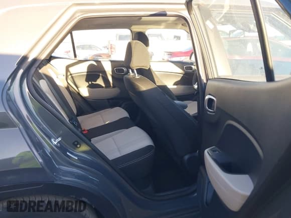 ✅ 2025 Hyundai Venue SEL • VIN: KMHRC8A34SU367299 • Lot: 43648814. Listed on IAAI with 19,689 mi. Free auction sales archive from the USA and detailed vehicle history report at DreamBid. Image 8.