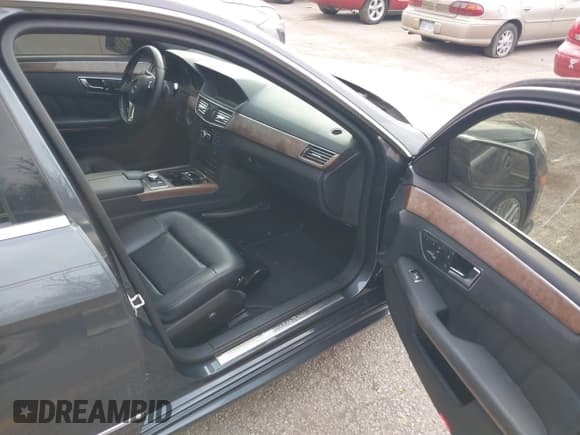 ✅ 2013 Mercedes-Benz E 350 Sport • VIN: WDDHF8JB5DA662937 • Lot: 43678445. Listed on IAAI with 305,679 mi. Free auction sales archive from the USA and detailed vehicle history report at DreamBid. Image 5.