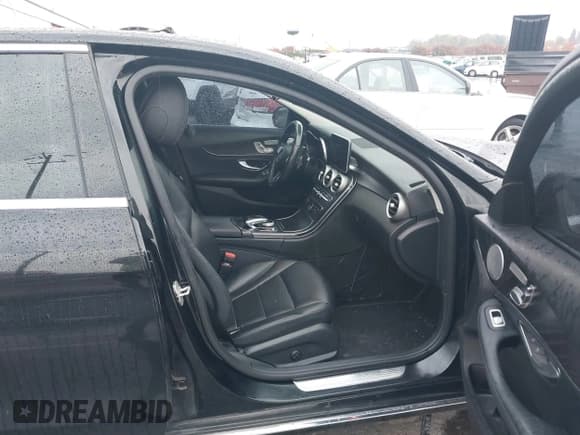 ✅ 2015 Mercedes-Benz C 300 Luxury • VIN: 55SWF4KB3FU092812 • Лот: 43623619. Опубликован ранее на IAAI с пробегом 143 919 миль. Бесплатный доступ к архиву аукционных продаж из США и подробный отчёт об истории автомобиля на DreamBid. Изображение 5.