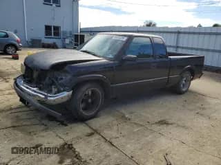 ✅ 1998 Chevrolet S-10 LS • VIN: 1GCCS19W2W8223204 • Lot: 86550395. Listed on Copart with 256,530 mi. Free auction sales archive from the USA and detailed vehicle history report at DreamBid. Image 1.