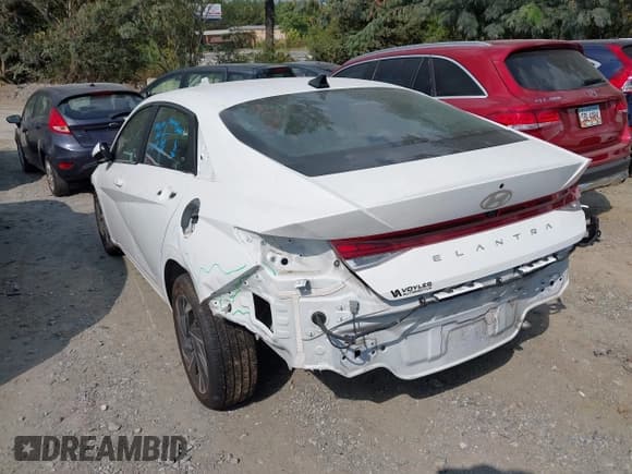 ✅ 2024 Hyundai Elantra SEL • VIN: KMHLS4DG5RU759945 • Lot: 43138961. Listed on IAAI with 39,139 mi. Free auction sales archive from the USA and detailed vehicle history report at DreamBid. Image 3.