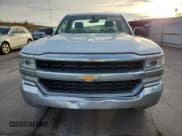 ✅ 2018 Chevrolet Silverado 1500 Work Truck • VIN: 1GCNCNECXJZ209983 • Lot: 92613965. Wystawiony na Copart z przebiegiem 131 459 mil. Bezpłatny archiwum sprzedaży aukcyjnych z USA i szczegółowy raport historii pojazdu na DreamBid. Zdjęcie 5.