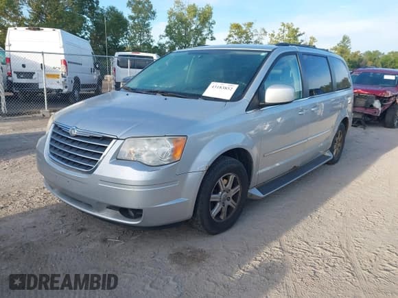 ✅ 2010 Chrysler Town & Country Touring Plus • VIN: 2A4RR8D15AR405688 • Lot: 43183852. Wystawiony na IAAI z przebiegiem 224 880 mil. Bezpłatny archiwum sprzedaży aukcyjnych z USA i szczegółowy raport historii pojazdu na DreamBid. Zdjęcie 2.