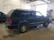 2001 Chevrolet Blazer LT z VIN 1GNDT13W01K224400, wystawiony jako Copart lot #72014684 z przebiegiem 46 747 mil mil oraz Szkoda całkowita • Salvage title. Historia ofert i sprzedaży dostępna na DreamBid. Obrazek 3.