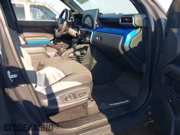 ✅ 2025 Toyota Tacoma SR • VIN: 3TMLB5JNXSM103411 • Лот: 42963505. Опубликован ранее на IAAI с пробегом 9 330 миль. Бесплатный доступ к архиву аукционных продаж из США и подробный отчёт об истории автомобиля на DreamBid. Изображение 5.