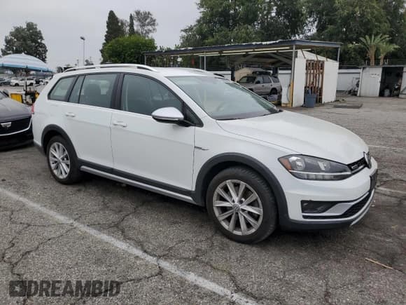 ✅ 2019 Volkswagen Golf S • VIN: 3VWM17AU5KM517459 • Lot: 65408045. Listed on Copart with 87,212 mi. Free auction sales archive from the USA and detailed vehicle history report at DreamBid. Image 4.