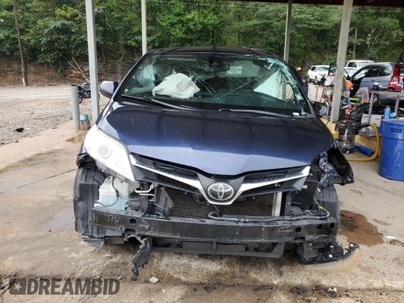 ✅ 2019 Toyota Sienna LE Auto Access Seat • VIN: 5TDKZ3DC5KS001701 • Lot: 61784365. Listed on Copart with Not provided. Free auction sales archive from the USA and detailed vehicle history report at DreamBid. Image 5.