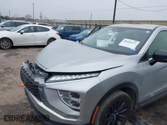 ✅ 2024 Mitsubishi Eclipse Cross LE • VIN: JA4ATVAA9RZ014479 • Lot: 41642572. Listed on IAAI with 19,406 mi. Free auction sales archive from the USA and detailed vehicle history report at DreamBid. Image 6.