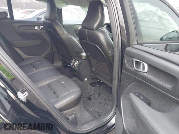 ✅ 2021 Volvo XC40 Momentum • VIN: YV4162UK4M2471473 • Lot: 43780178. Wystawiony na IAAI z przebiegiem 44 464 mil. Bezpłatny archiwum sprzedaży aukcyjnych z USA i szczegółowy raport historii pojazdu na DreamBid. Zdjęcie 8.