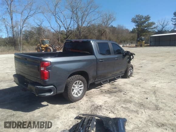✅ 2020 Chevrolet Silverado 1500 RST • VIN: 1GCUYEEL6LZ264236 • Lot: 41617642. Wystawiony na IAAI z przebiegiem 127 123 mil. Bezpłatny archiwum sprzedaży aukcyjnych z USA i szczegółowy raport historii pojazdu na DreamBid. Zdjęcie 4.
