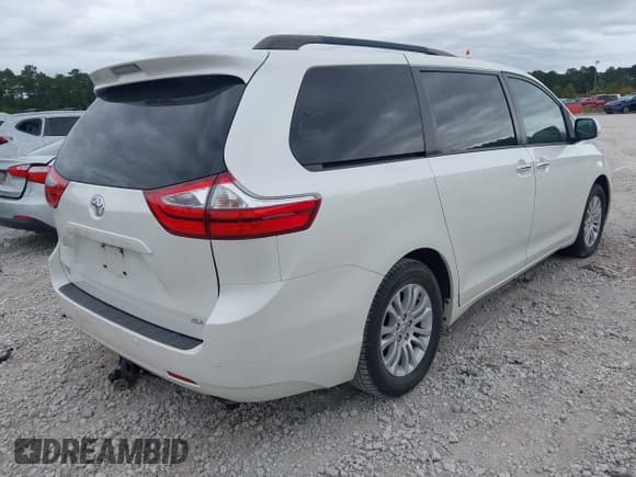 ✅ 2017 Toyota Sienna XLE Premium • VIN: 5TDYZ3DC1HS823656 • Lot: 43509616. Listed on IAAI with 84,632 mi. Free auction sales archive from the USA and detailed vehicle history report at DreamBid. Image 4.