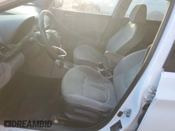 ✅ 2017 Hyundai Accent SE • VIN: KMHCT5AE2HU307312 • Лот: 68209084. Опубликован ранее на Copart с пробегом 164 952 миль. Бесплатный доступ к архиву аукционных продаж из США и подробный отчёт об истории автомобиля на DreamBid. Изображение 7.