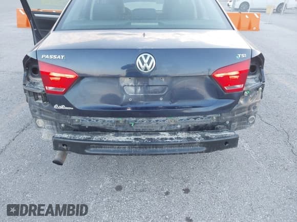 ✅ 2015 Volkswagen Passat S • VIN: 1VWAT7A31FC014572 • Lot: 43681668. Listed on IAAI with 197,929 mi. Free auction sales archive from the USA and detailed vehicle history report at DreamBid. Image 6.