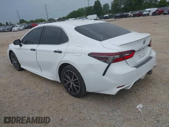 2022 Toyota Camry SE with VIN 4T1G11BK6NU051837, listed as a IAAI auction lot 42691924 with 105,238 mi miles and . Bid and sale history available at DreamBid. Image 3.