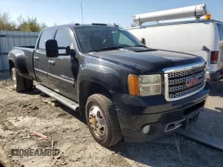 ✅ 2013 GMC Sierra 3500HD Denali • VIN: 1GT426C8XDF192904 • Lot: 76684864. Wystawiony na Copart z przebiegiem 353 302 mil. Bezpłatny archiwum sprzedaży aukcyjnych z USA i szczegółowy raport historii pojazdu na DreamBid. Zdjęcie 1.
