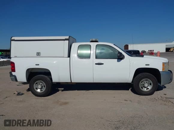 ✅ 2009 Chevrolet Silverado 2500HD Work Truck • VIN: 1GCHC49KX9E143978 • Lot: 43638901. Wystawiony na IAAI z przebiegiem 120 149 mil. Bezpłatny archiwum sprzedaży aukcyjnych z USA i szczegółowy raport historii pojazdu na DreamBid. Zdjęcie 13.