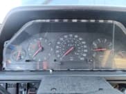 ✅ 1993 Volvo 900 GLS • VIN: YV1JS8833P3141210 • Lot: 82310995. Wystawiony na Copart z przebiegiem 169 873 mil. Bezpłatny archiwum sprzedaży aukcyjnych z USA i szczegółowy raport historii pojazdu na DreamBid. Zdjęcie 9.