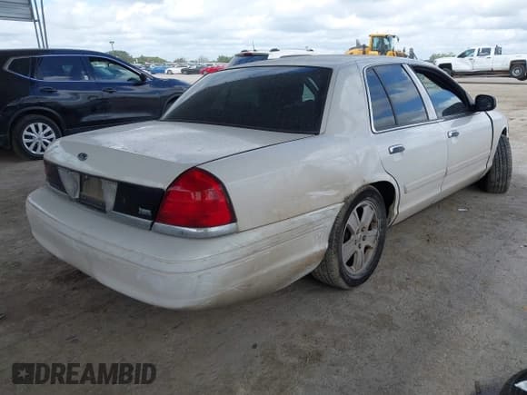 ✅ 2011 Ford Crown Victoria LX • VIN: 2FABP7EV2BX170338 • Лот: 42615196. Опубликован ранее на IAAI с пробегом 160 417 миль. Бесплатный доступ к архиву аукционных продаж из США и подробный отчёт об истории автомобиля на DreamBid. Изображение 4.