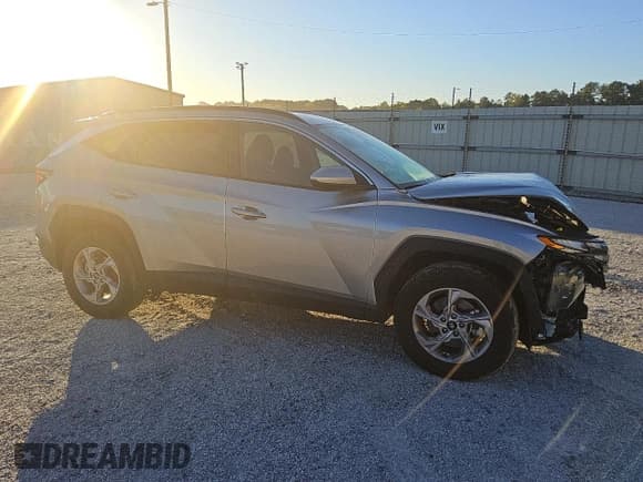 ✅ 2024 Hyundai Tucson SEL • VIN: 5NMJBCDE6RH359310 • Lot: 76978124. Wystawiony na Copart z przebiegiem 22 771 mil. Bezpłatny archiwum sprzedaży aukcyjnych z USA i szczegółowy raport historii pojazdu na DreamBid. Zdjęcie 4.