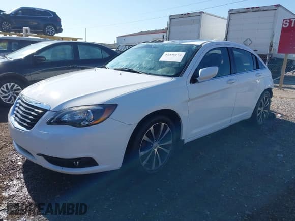 ✅ 2012 Chrysler 200 S • VIN: 1C3CCBHGXCN148153 • Lot: 42330174. Listed on IAAI with 85,405 mi. Free auction sales archive from the USA and detailed vehicle history report at DreamBid. Image 18.