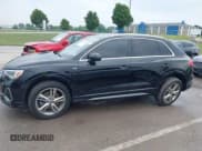 ✅ 2020 Audi Q3 S line Premium Plus • VIN: WA1EECF34L1098727 • Lot: 42407030. Wystawiony na IAAI z przebiegiem 92 662 mil. Bezpłatny archiwum sprzedaży aukcyjnych z USA i szczegółowy raport historii pojazdu na DreamBid. Zdjęcie 14.