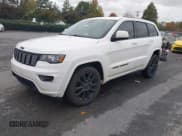 ✅ 2019 Jeep Grand Cherokee Altitude • VIN: 1C4RJEAGXKC597303 • Lot: 43555218. Wystawiony na IAAI z przebiegiem 101 986 mil. Bezpłatny archiwum sprzedaży aukcyjnych z USA i szczegółowy raport historii pojazdu na DreamBid. Zdjęcie 2.