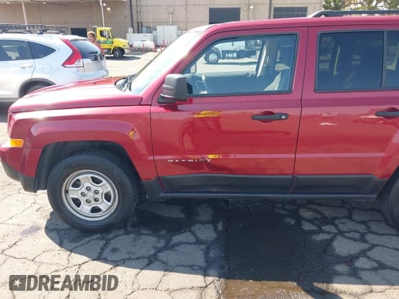 ✅ 2017 Jeep Patriot Sport • VIN: 1C4NJPBA3HD166048 • Lot: 42951254. Listed on IAAI with 208,732 mi. Free auction sales archive from the USA and detailed vehicle history report at DreamBid. Image 17.