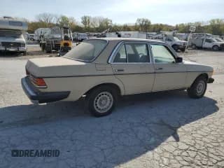 ✅ 1981 Mercedes-Benz 300 D • VIN: WDBAB30A2BB219265 • Lot: 77296414. Wystawiony na Copart z przebiegiem Nie podano. Bezpłatny archiwum sprzedaży aukcyjnych z USA i szczegółowy raport historii pojazdu na DreamBid. Zdjęcie 3.