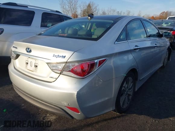 ✅ 2013 Hyundai Sonata • VIN: KMHEC4A46DA051021 • Лот: 43595389. Опубликован ранее на IAAI с пробегом 142 239 миль. Бесплатный доступ к архиву аукционных продаж из США и подробный отчёт об истории автомобиля на DreamBid. Изображение 4.