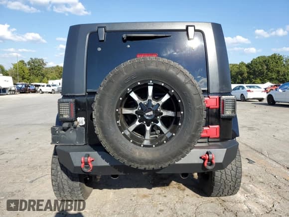 ✅ 2010 Jeep Wrangler Unlimited Sahara • VIN: 1J4BA5H17AL144056 • Лот: 84953935. Опубликован ранее на Copart с пробегом 171 661 миль. Бесплатный доступ к архиву аукционных продаж из США и подробный отчёт об истории автомобиля на DreamBid. Изображение 6.
