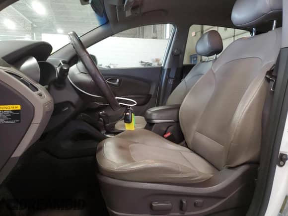 2015 Hyundai Tucson SE z VIN KM8JU3AG5FU069270, wystawiony jako Copart lot #46384794 z przebiegiem 103 710 mil mil oraz . Historia ofert i sprzedaży dostępna na DreamBid. Obrazek 7.