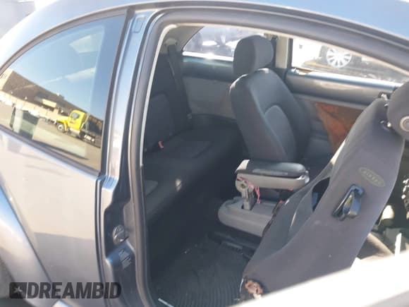 ✅ 2003 Volkswagen Beetle GLS • VIN: 3VWCD21C03M429062 • Lot: 43882296. Listed on IAAI with 171,232 mi. Free auction sales archive from the USA and detailed vehicle history report at DreamBid. Image 8.