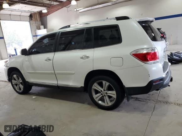 ✅ 2012 Toyota Highlander Limited • VIN: 5TDDK3EH0CS132737 • Lot: 82665305. Listed on Copart with 187,719 mi. Free auction sales archive from the USA and detailed vehicle history report at DreamBid. Image 2.