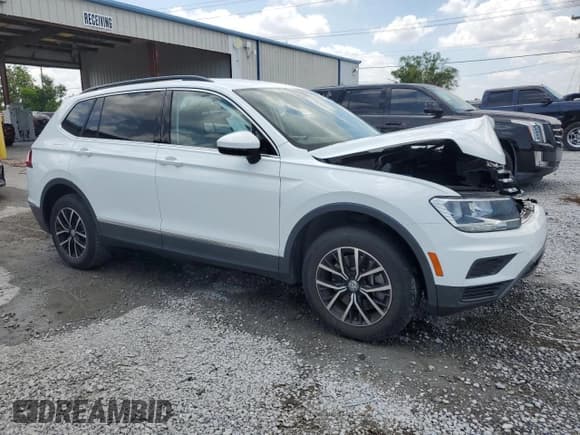 ✅ 2021 Volkswagen Tiguan SE • VIN: 3VV2B7AX5MM100395 • Lot: 57633995. Wystawiony na Copart z przebiegiem 81 548 mil. Bezpłatny archiwum sprzedaży aukcyjnych z USA i szczegółowy raport historii pojazdu na DreamBid. Zdjęcie 4.