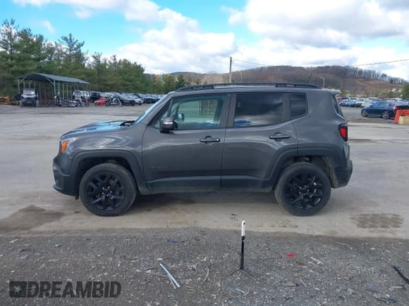 ✅ 2017 Jeep Renegade Latitude • VIN: ZACCJBBB9HPG32389 • Lot: 43708122. Listed on IAAI with 72,952 mi. Free auction sales archive from the USA and detailed vehicle history report at DreamBid. Image 15.