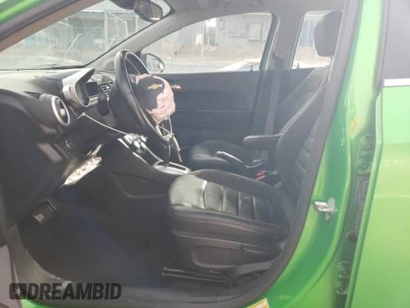 2015 Chevrolet Sonic RS z VIN 1G1JG6SB1F4169374, wystawiony jako Copart lot #41807954 z przebiegiem 82 660 mil mil oraz Szkoda całkowita • Salvage title. Historia ofert i sprzedaży dostępna na DreamBid. Obrazek 7.