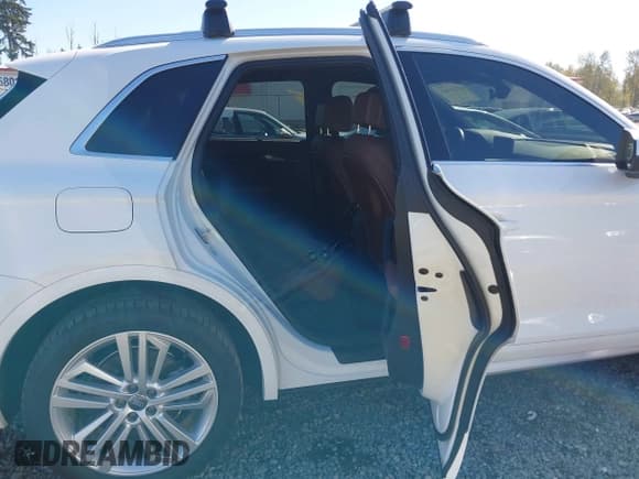 ✅ 2018 Audi Q5 Prestige • VIN: WA1CNBFYXJ2117916 • Лот: 43224545. Опубликован ранее на IAAI с пробегом 72 619 миль. Бесплатный доступ к архиву аукционных продаж из США и подробный отчёт об истории автомобиля на DreamBid. Изображение 8.