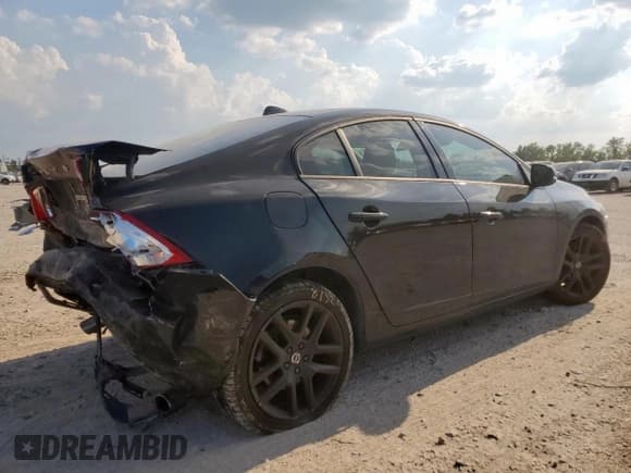 ✅ 2017 Volvo S60 Dynamic • VIN: YV126MFL2H2424113 • Лот: 84230045. Опубликован ранее на Copart с пробегом 51 485 миль. Бесплатный доступ к архиву аукционных продаж из США и подробный отчёт об истории автомобиля на DreamBid. Изображение 3.