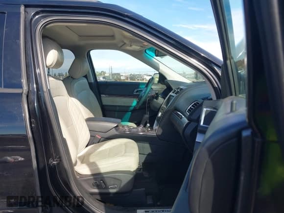 ✅ 2016 Ford Explorer Platinum • VIN: 1FM5K8HT7GGC59837 • Lot: 43619100. Wystawiony na IAAI z przebiegiem 107 860 mil. Bezpłatny archiwum sprzedaży aukcyjnych z USA i szczegółowy raport historii pojazdu na DreamBid. Zdjęcie 5.