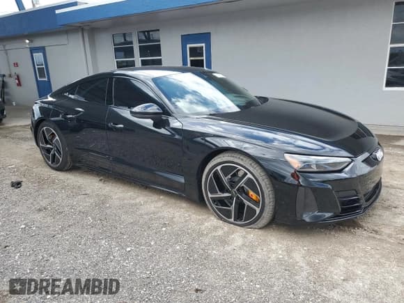 ✅ 2024 Audi RS e-tron GT • VIN: WAUAHBFW1R7900038 • Lot: 71477275. Wystawiony na Copart z przebiegiem 11 155 mil. Bezpłatny archiwum sprzedaży aukcyjnych z USA i szczegółowy raport historii pojazdu na DreamBid. Zdjęcie 4.