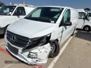 ✅ 2023 Mercedes-Benz Metris Cargo • VIN: W1YV0BEYXP4360648 • Lot: 43205990. Wystawiony na IAAI z przebiegiem 21 101 mil. Bezpłatny archiwum sprzedaży aukcyjnych z USA i szczegółowy raport historii pojazdu na DreamBid. Zdjęcie 1.
