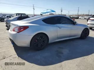 ✅ 2010 Hyundai Genesis Coupe Grand Touring • VIN: KMHHU6KH6AU027402 • Lot: 85496425. Wystawiony na Copart z przebiegiem 179 222 mil. Bezpłatny archiwum sprzedaży aukcyjnych z USA i szczegółowy raport historii pojazdu na DreamBid. Zdjęcie 3.