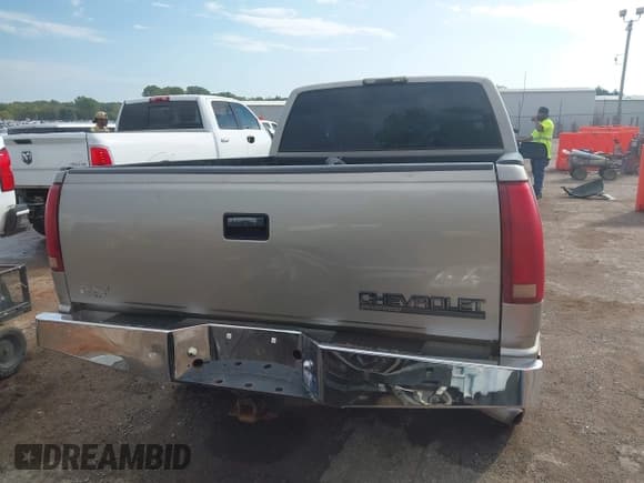 ✅ 1998 Chevrolet Silverado 1500 • VIN: 1GCEK19R7WR128375 • Lot: 43432612. Listed on IAAI with Not provided. Free auction sales archive from the USA and detailed vehicle history report at DreamBid. Image 17.